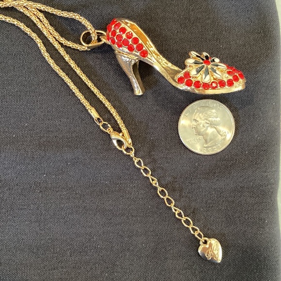 💼Large Red Heel Shoe with Daisy Red Rhinestones Pendant Necklace with Extender - Picture 4 of 4